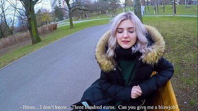 Swallows cum panas muhrim pikeun duit - blowjob di taman ku Eva Elfie